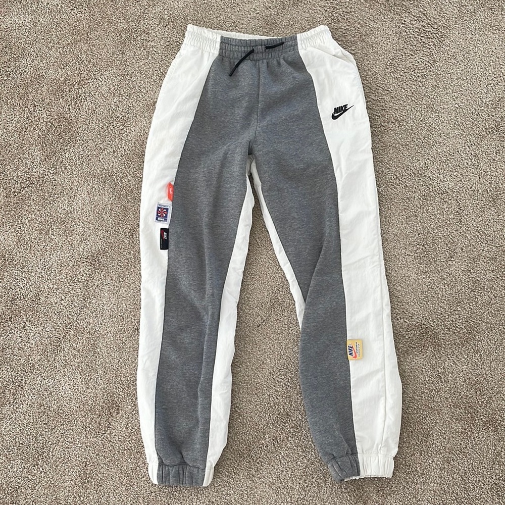 Vintage colorblock Nike sweatpants / wind breaker pants grey and white